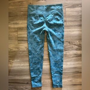 Gymshark Adapt Camo Seamless Leggings with Booty Scrunch in Blue Size Medium